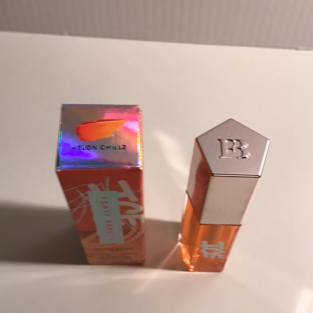 Fenty Beauty gloss Bomb Ice Cooling Lip Luminizer shade 